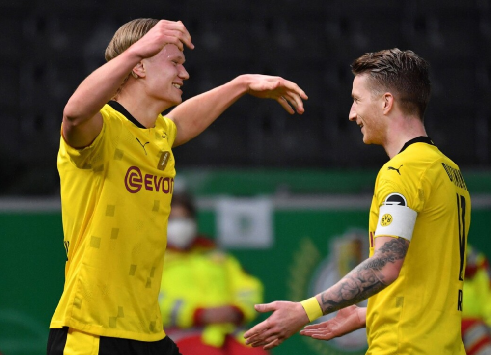  曼城社区盾夺冠，哈兰德梅开二度  