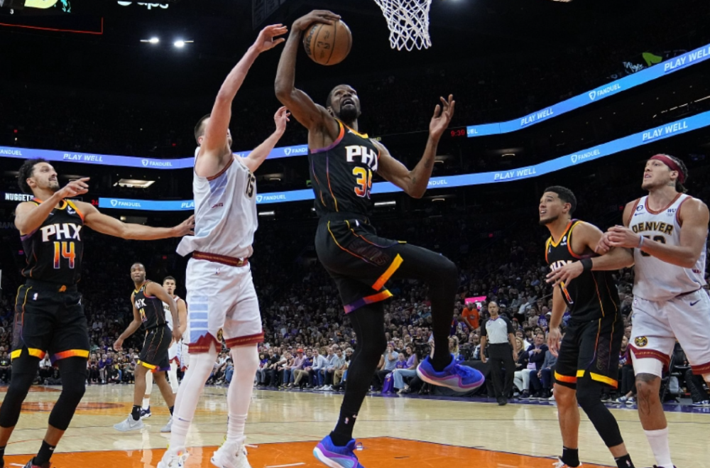  布克联手杜兰特合砍60分太阳主场轻取马刺获三连胜